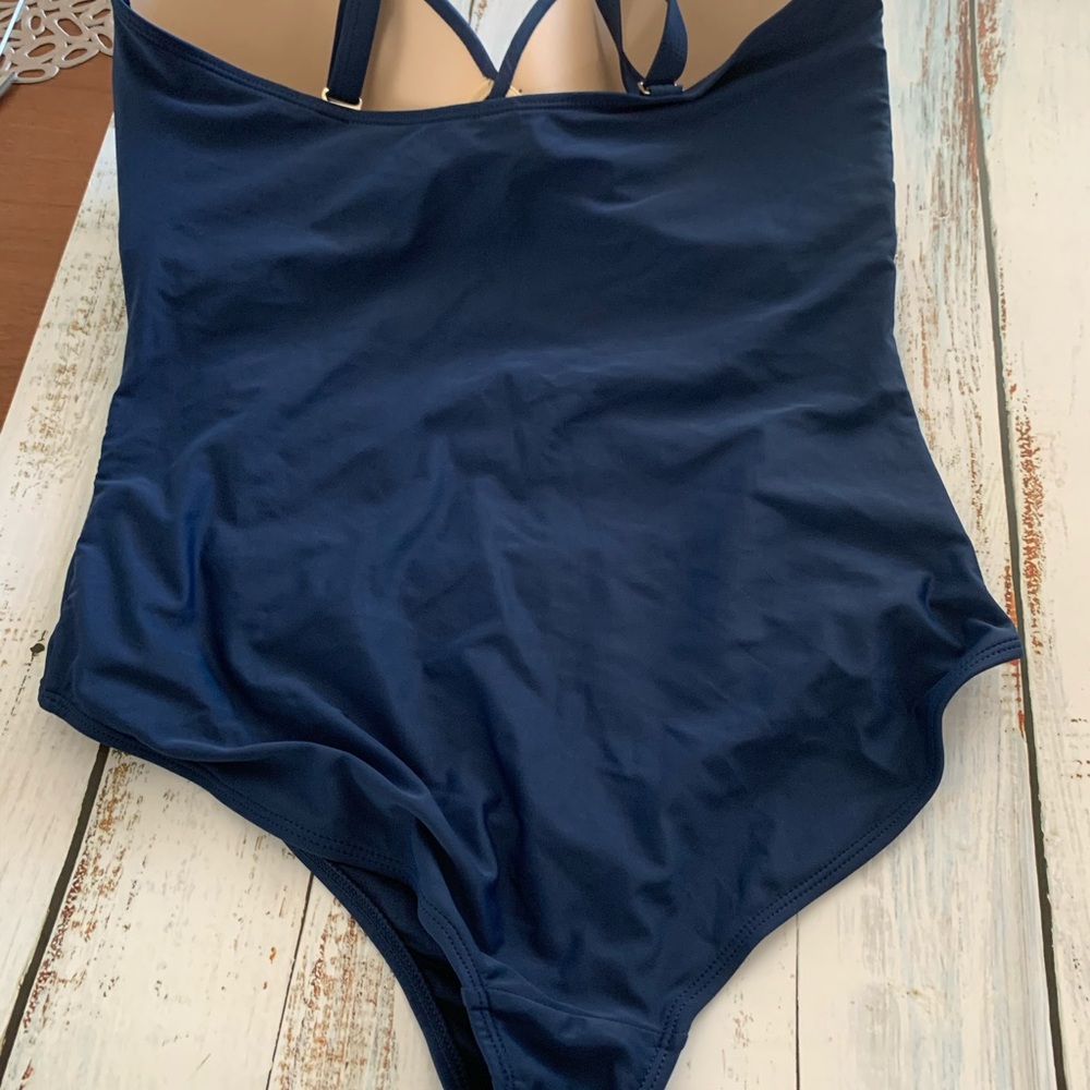 Swinsuit - Picture 4 of 4